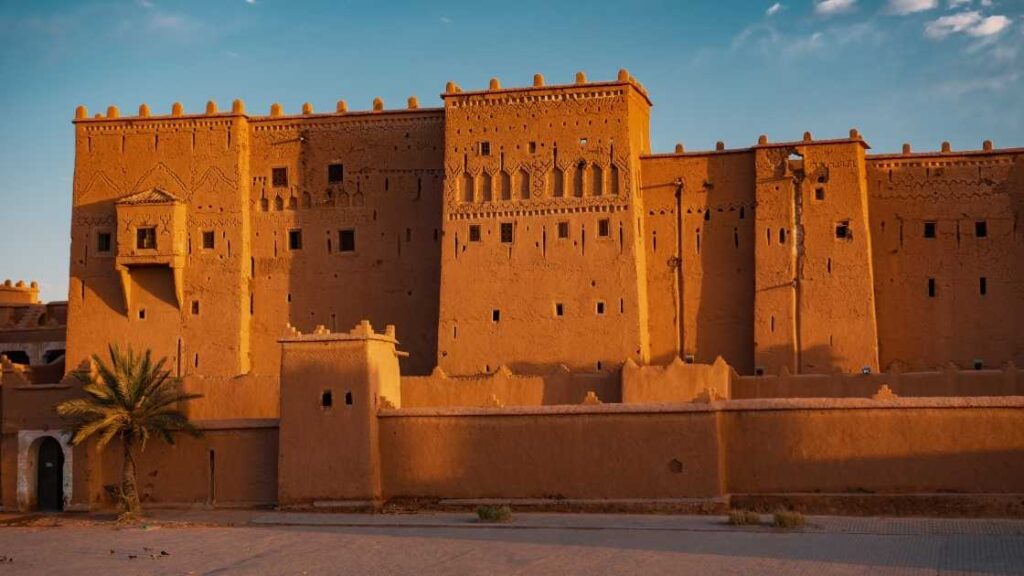 Explorar la ciudad base del Alto Atlas de Marruecos, Ouarzazate