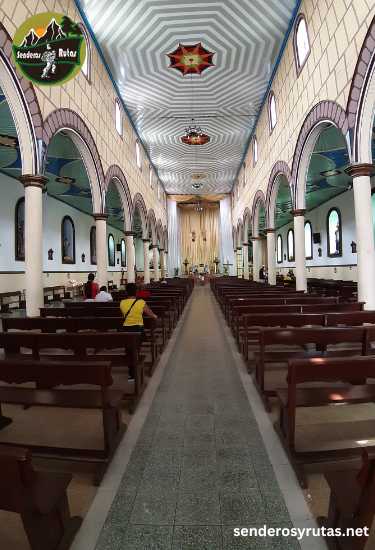 Visitar la Iglesia María Inmaculada, la Iglesia Principal de Filandia